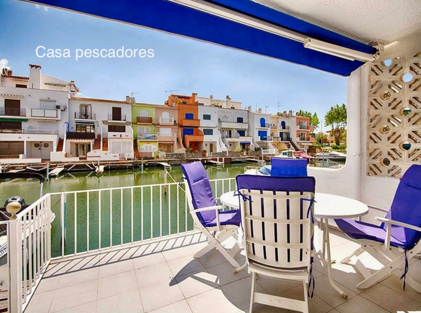 Maison de pêcheur avec amarre 10x4m, pour 6 personnes