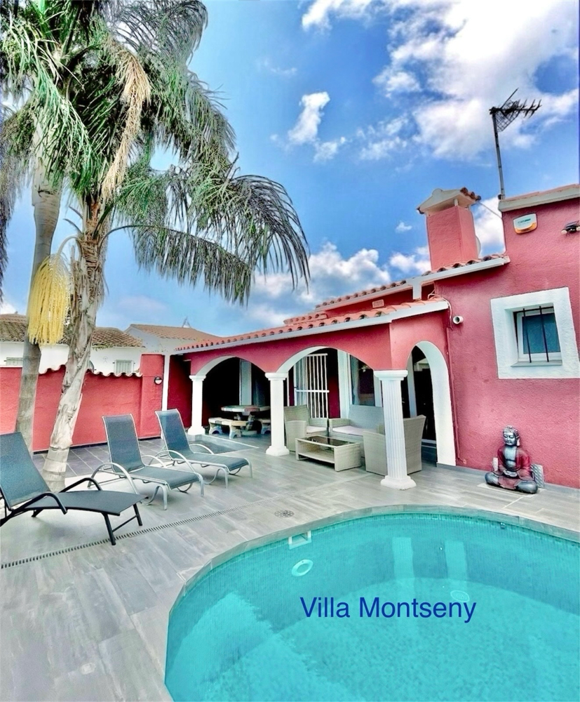 Villa with heated pool in Montseny / Ampuriabrava - ©Copyright 2013 Solempuria