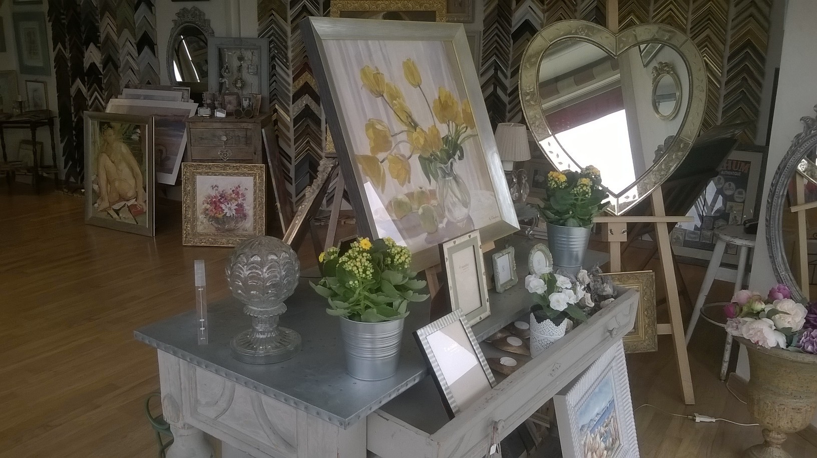 Vos Cadres Sur Mesure Chez Votre Artisan Encadreur D Or Et De Bois