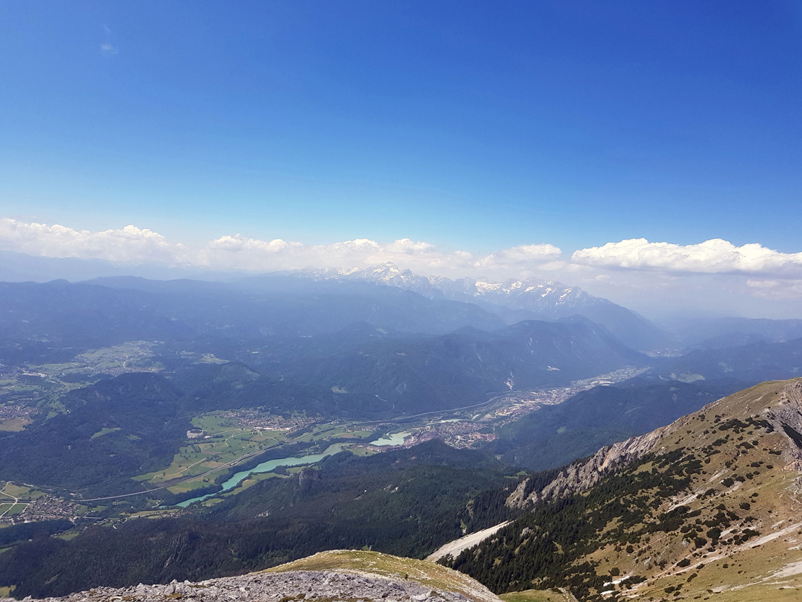 Blick vom höchsten Karawankengipfel dem Hochstuhl