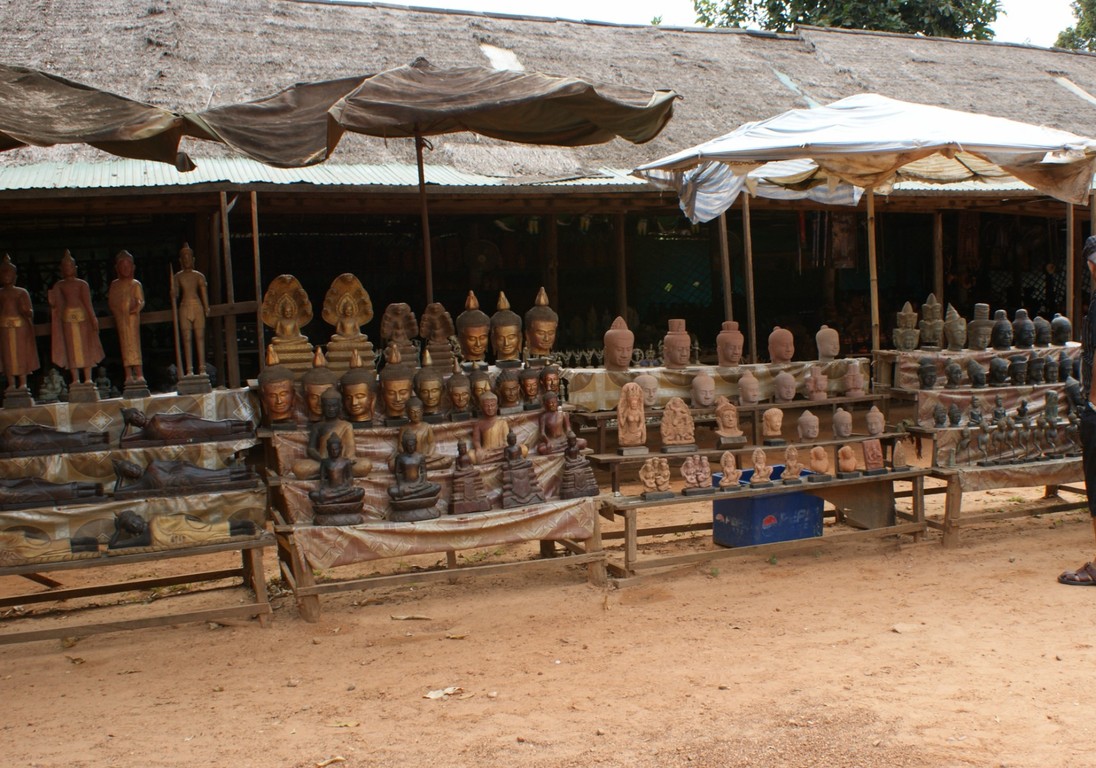 Soveniershop wie es in Einsiedeln Heiländelis gibt, gibts hier Buddhas.