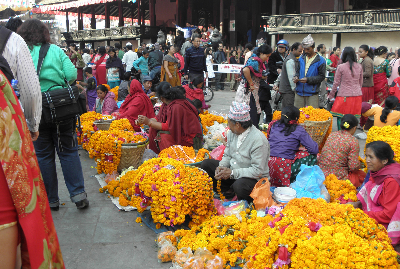 Am Dashanfest werden riesige Mengen von Tagetes verkauft 