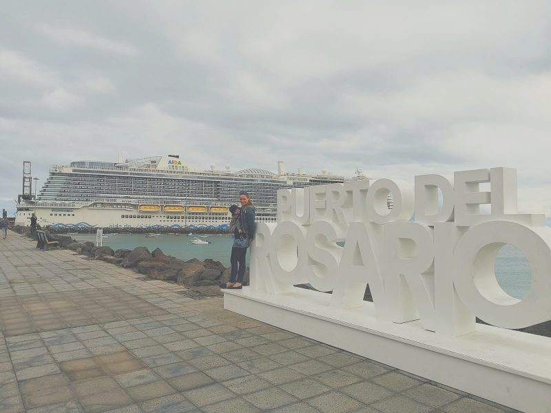 Aida Nova ist länger als der längste Bootsanlegersteg im ganzen Hafen😆