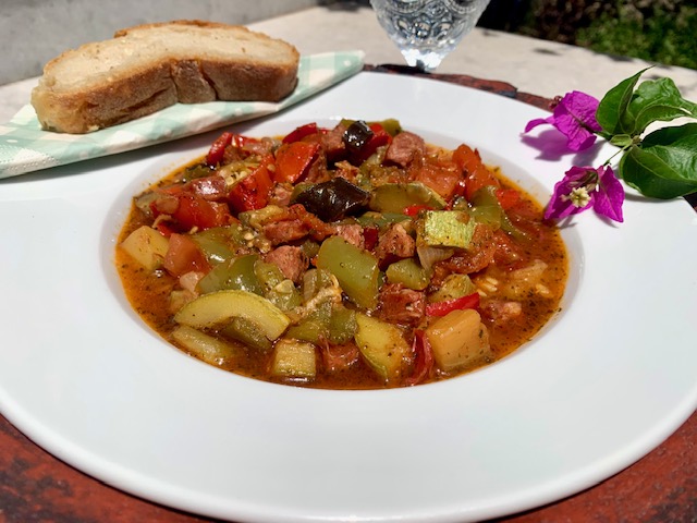 Spetzofai und Wassermelonensalat