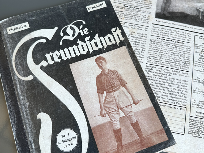 Titelblatt der Zeitschrift "Die Freundschaft" mit einem Foto eines jungen Mannes in Reiteruniform