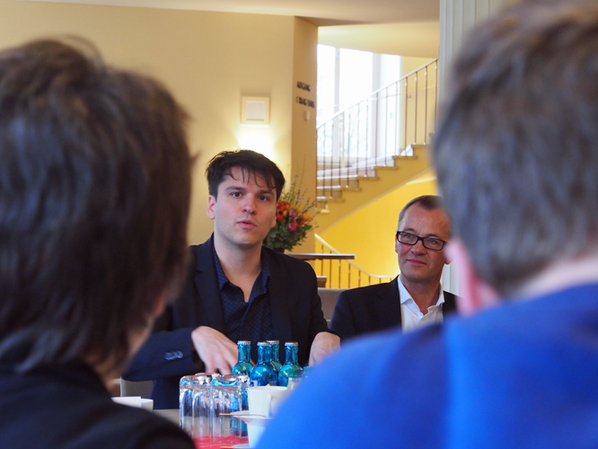 Bild: Demis Volpi und Prof. Christoph Meyer