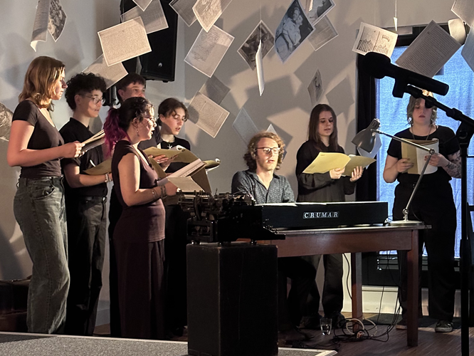 Jugendliche und Pianist