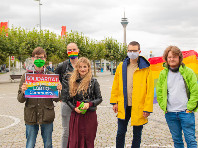 Bild: Teilnehmer*innen an der Soldaritäts-Demonstration