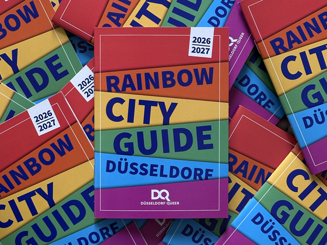 Broschüre in Regenbogenfarben mit dem Schriftzug Rainbow City Guide Düsseldorf 2026/27. Darunter das Logo von Düsseldorf Queer