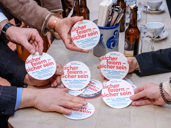 Bild: Bierdeckel "sicher feier - sicher sein"