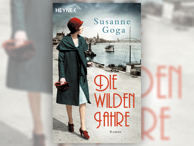Buchcover "Die wilden jahre" von Susanne Goga. Eine Frau mit rotem Hut und roten Schuhen flaniert an der Rheinpromenade.