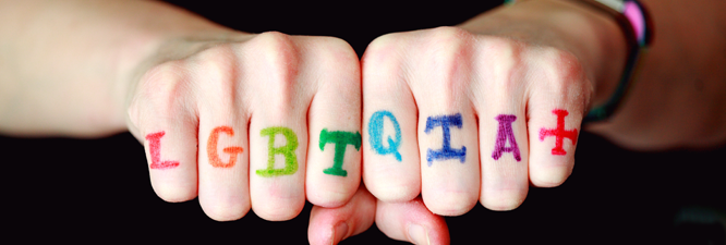 Bild: Hands with LGBTQIA+ signs
