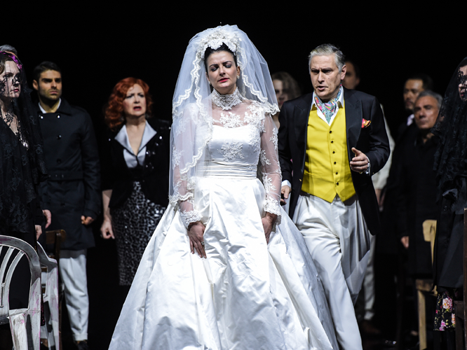 Bild: Luiza Fatyol, Michael Kraus, Ensemble und Chor der Deutschen Oper am Rhein