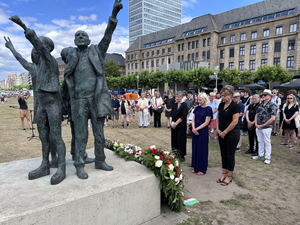 Kranzniederlegung am Denkmal