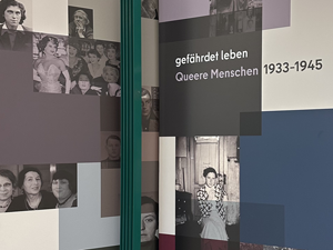 Schautafeln der Ausstellung "gefährdet leben. Queere Menschen 1933 bis 1945"