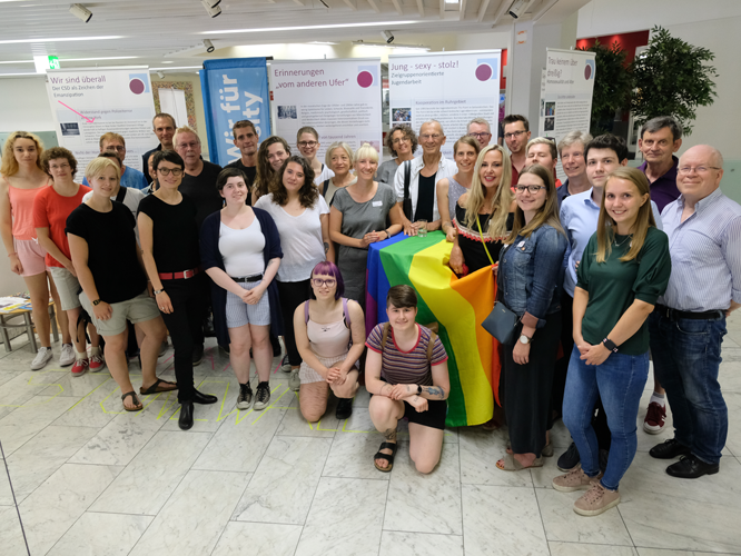 LSBTIQ-Ausstellung in der VHS - duesseldorf queer
