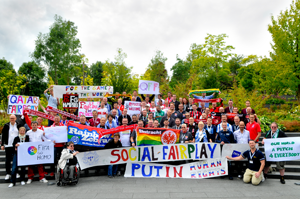 Bild: Queer Football Fanclubs beim Treffen in Zürich