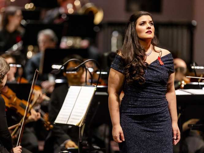 DIe brasilianische Mezzosopranistin Marcela Rahal glänzte mit der Arie der Leonora aus Gaetano Donizettis "La Favorita". // Foto: Anne Orthen