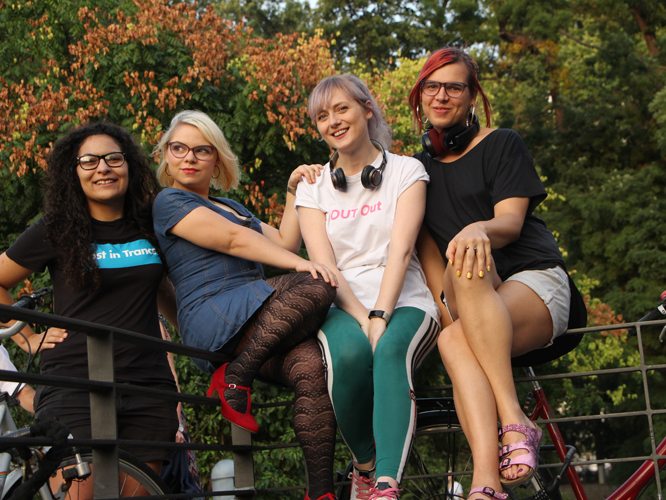 Bild: Get It Over Party-Kollektiv