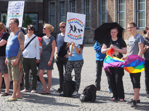 Bild: Demonstraten bei der IDAHOT-Aktion