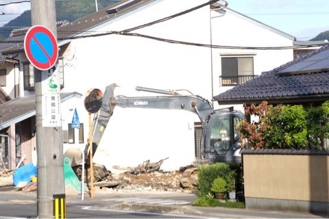 解体 舞鶴 西舞鶴 美容室前