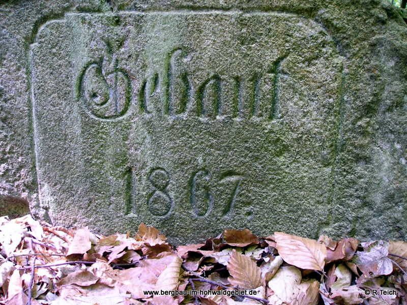 Denkstein an der Abzweigung vom Steinweg nach der Kreuzbuche