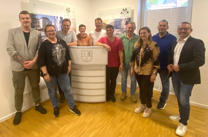 2. Ortsbeigeordneter Christopher Arthen, Gemeinderäte Anne Blauth, Hans-Joachim Wirsching, Susa Schäfer, Alexander Huhn, Tonio Schirra, Rico Fini, Eva Kress-Schirra, Filippo Anzallo, Ortsbürgermeister Jochen Kassel (v.l.n.r.)