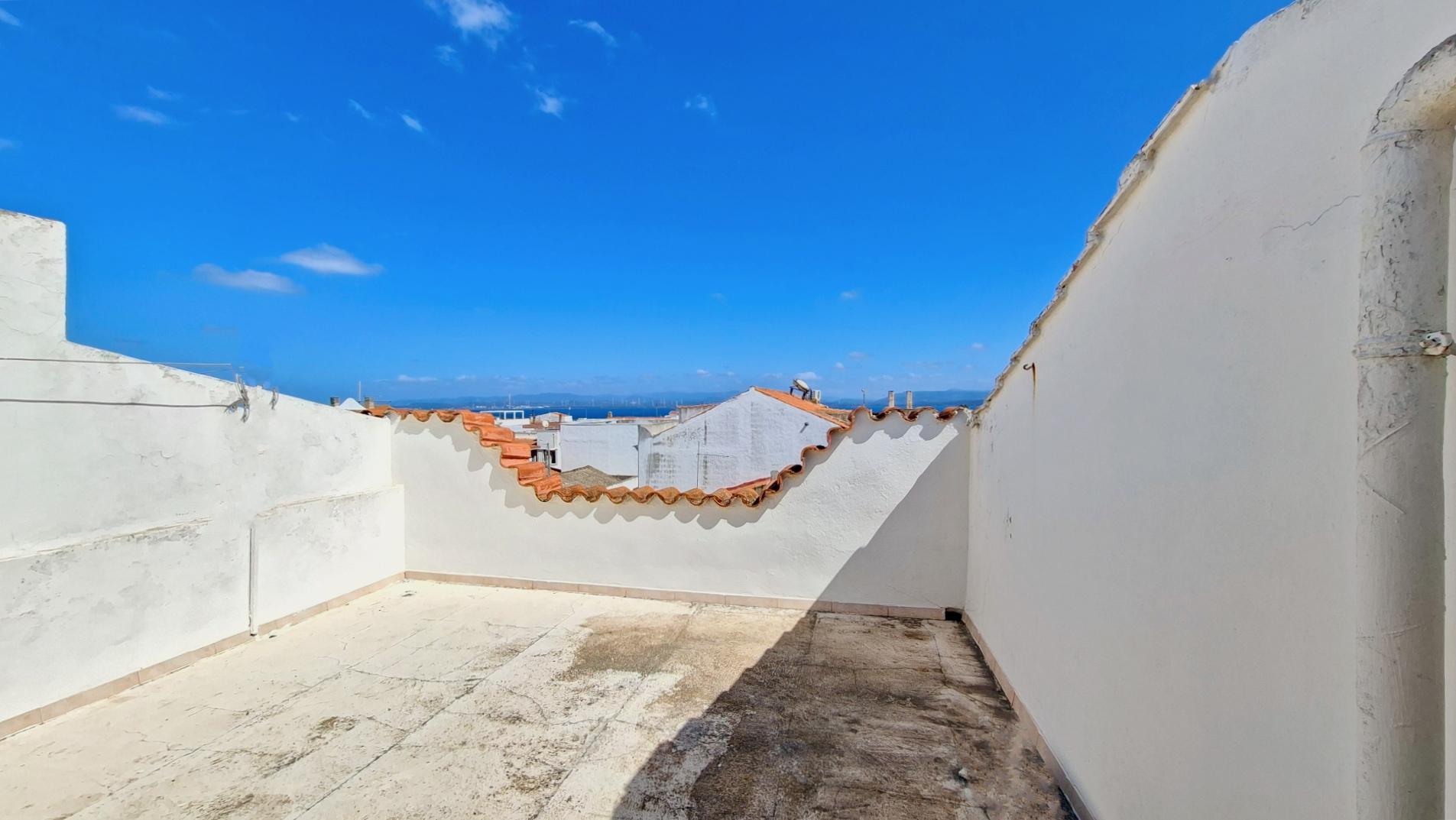 second-floor terrace 