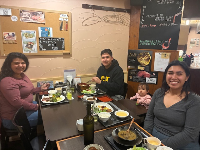 Enjoy delicious food and fun with your family! Children are welcome. We offer Kobe beef at a fair price.