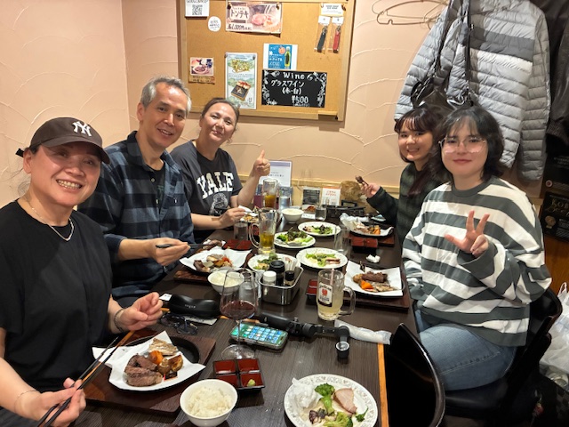 Enjoy delicious food and fun with your family! Children are welcome. We offer Kobe beef at a fair price.
