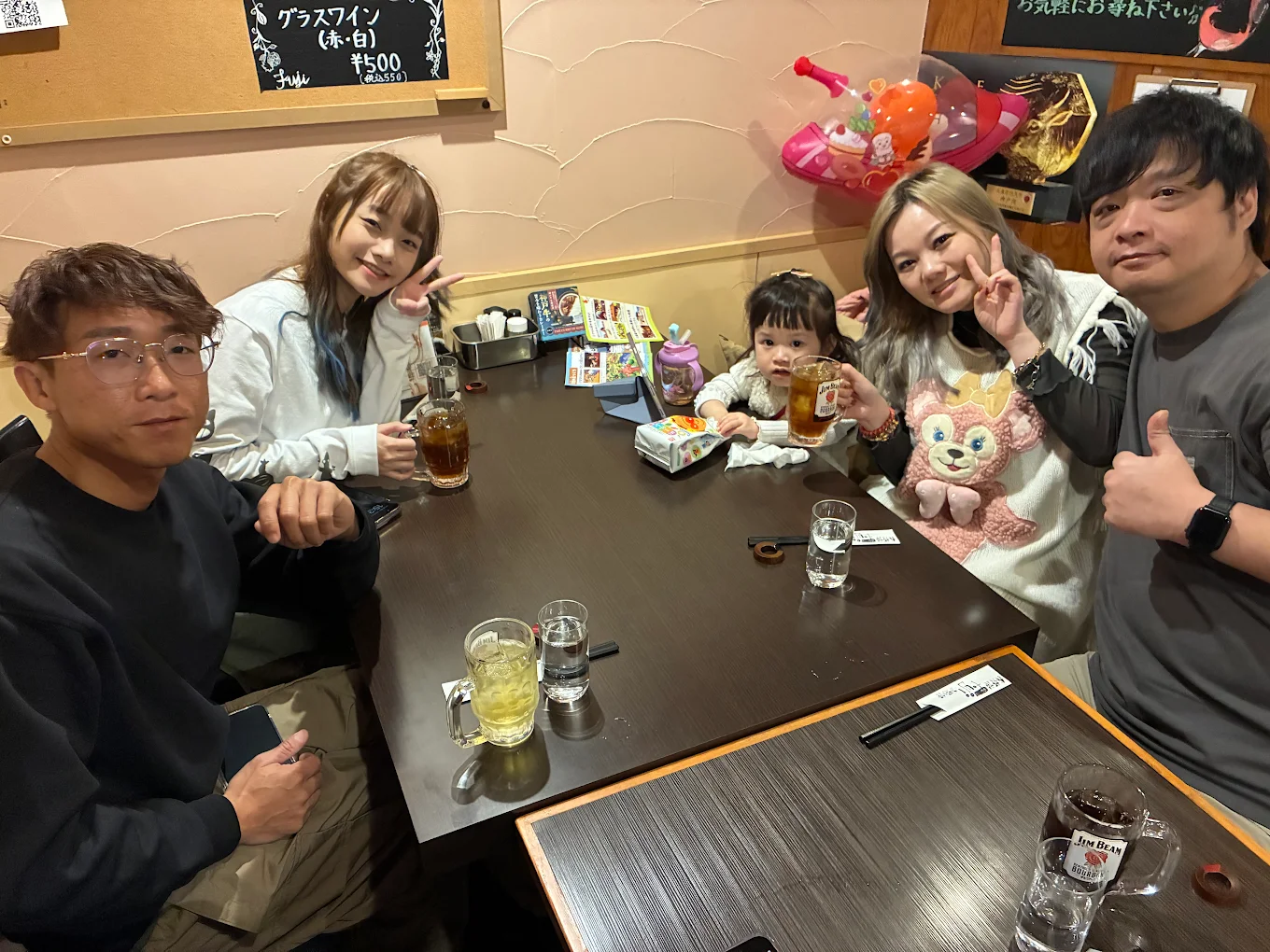 Enjoy delicious food and fun with your family! Children are welcome. We offer Kobe beef at a fair price.