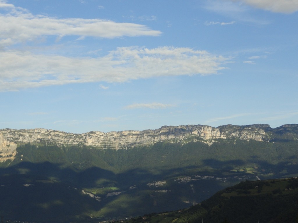 vue gite massif chartreuse en été