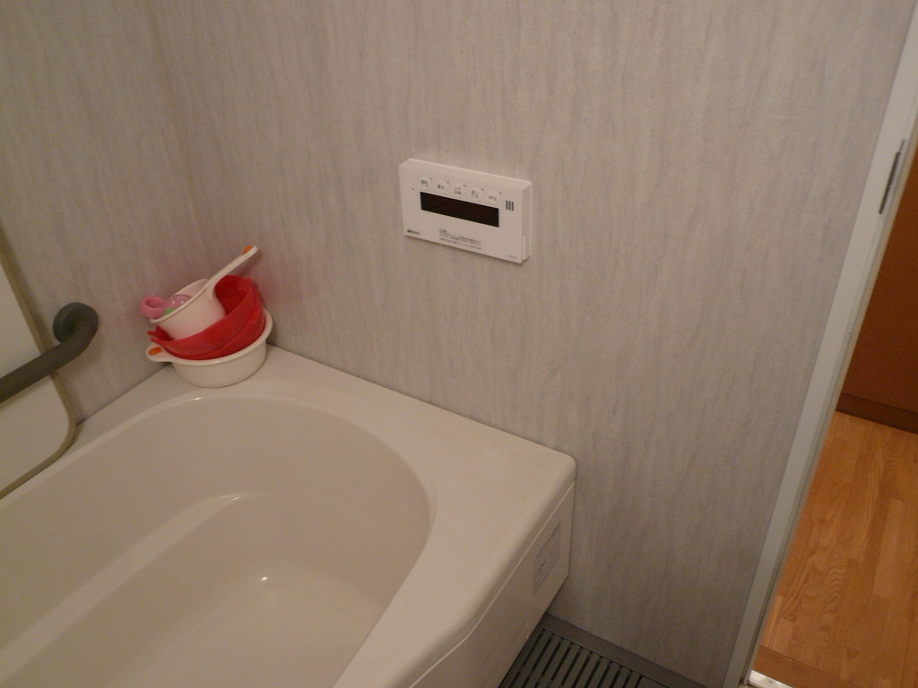 ガス給湯器の取替に伴い、台所と浴室のリモコンを取替