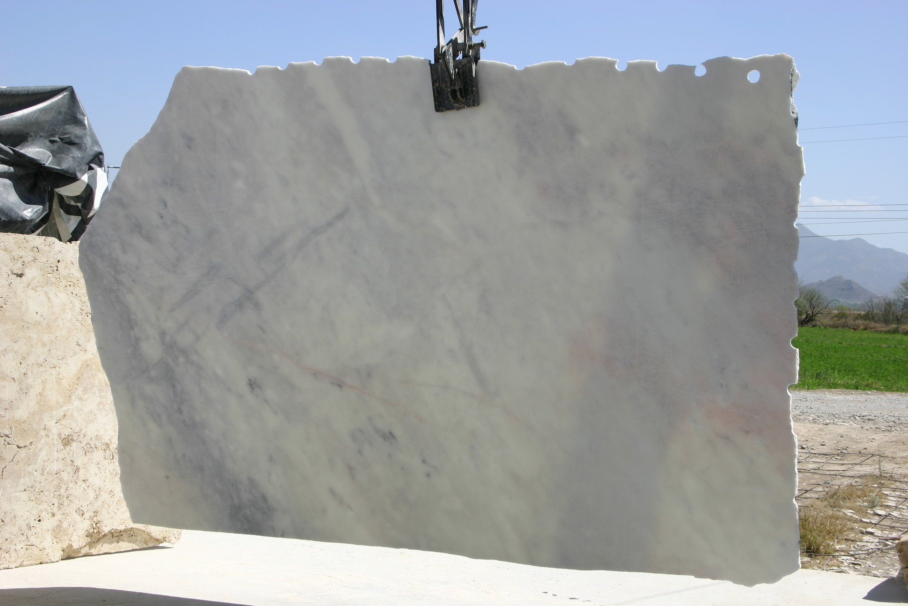 royal white marble slabs, white marble, white carrara marble, carrara white, carrarara white marble slabs, white calacatta marble, calacatta white marble, white royal marble, placas de marmol blanco carrara