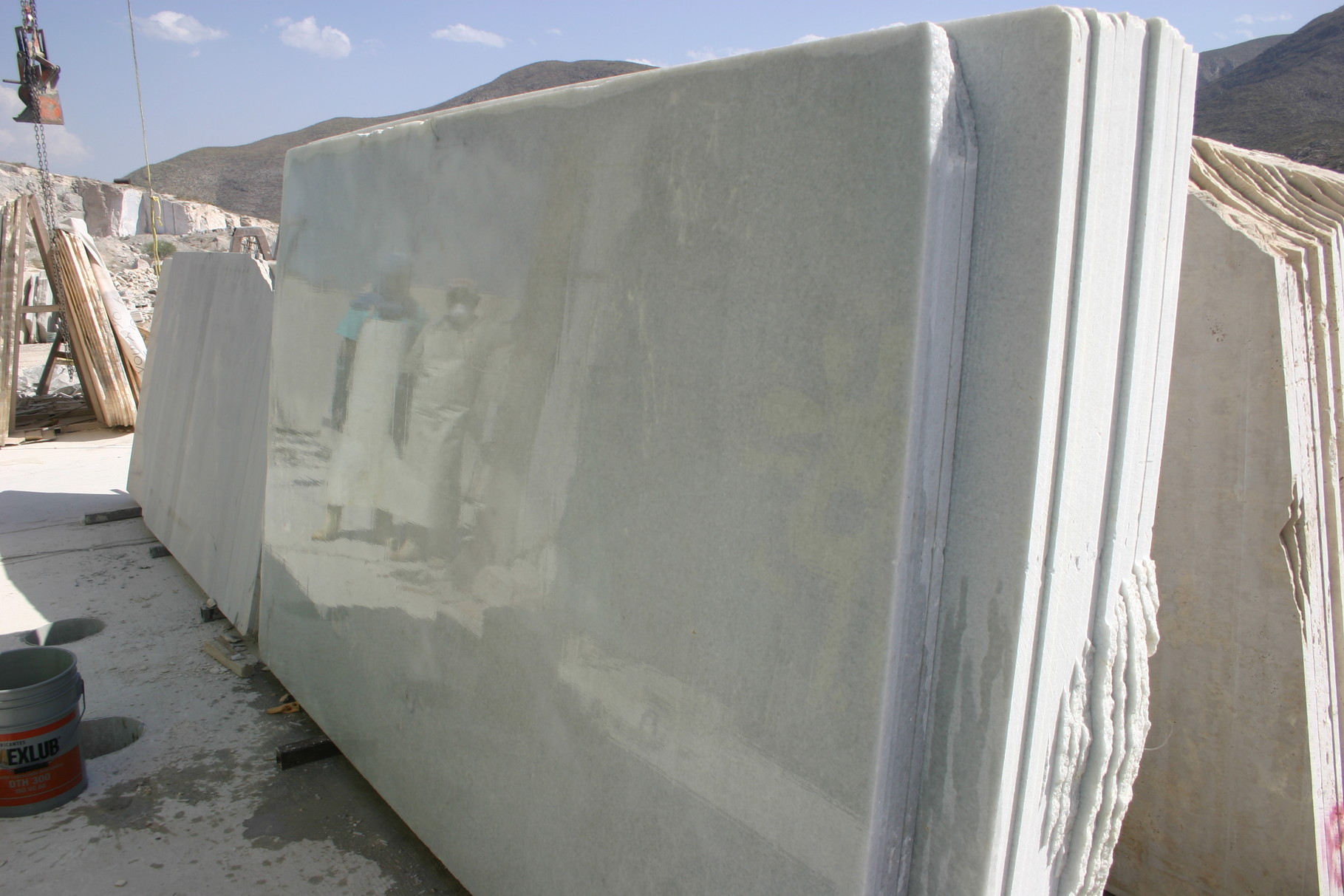 white marble slabs, white marble, white carrara marble, carrara white, carrara slabs, white calacatta marble, calacatta white marble, white royal marble, placas de marmol blanco carrara, placas de carrara