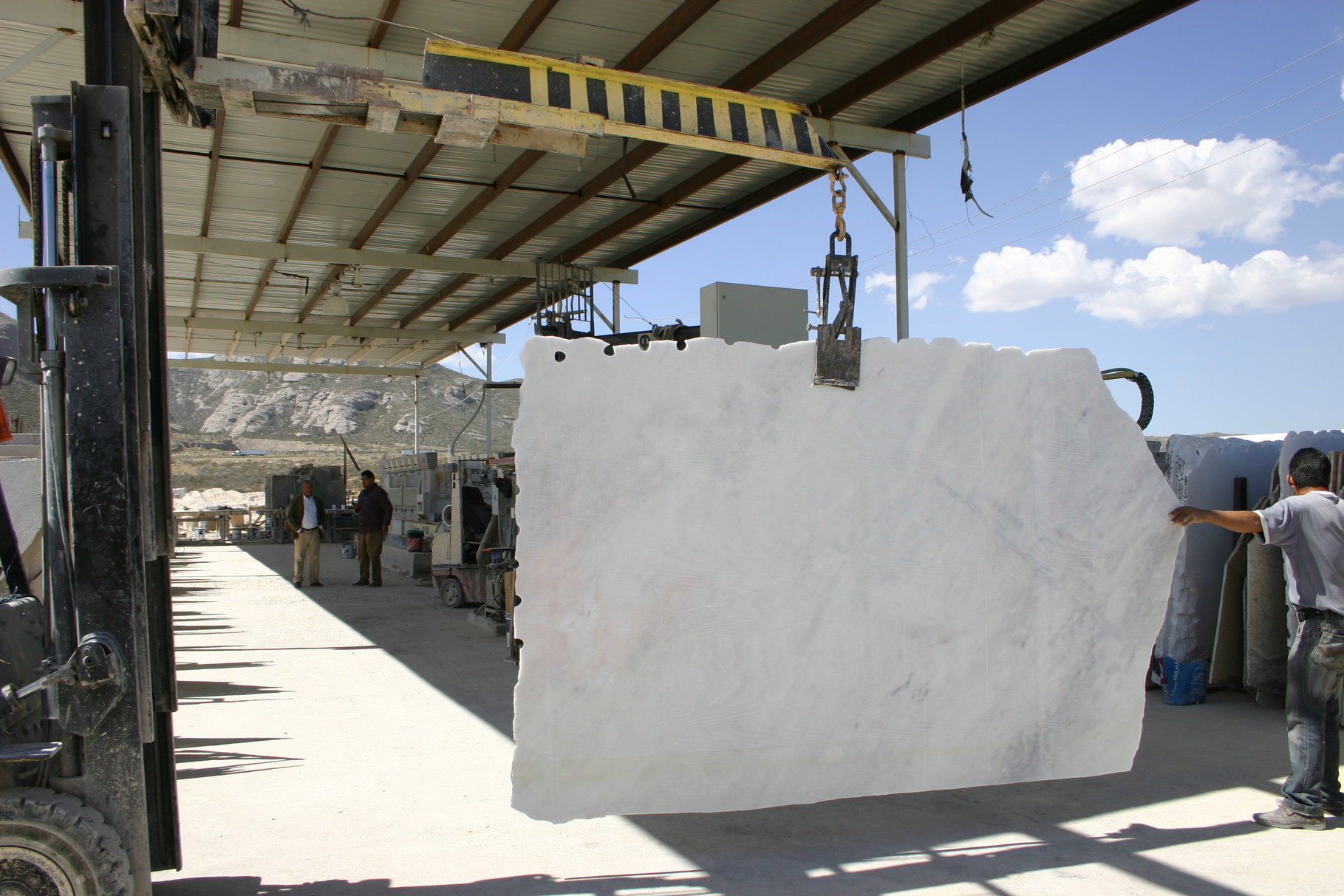 royal white marble slabs, white marble, white carrara marble, carrara white, carrara white marble slabs, white calacatta marble, calacatta white marble, white royal marble, laminas de marmol blanco carrara