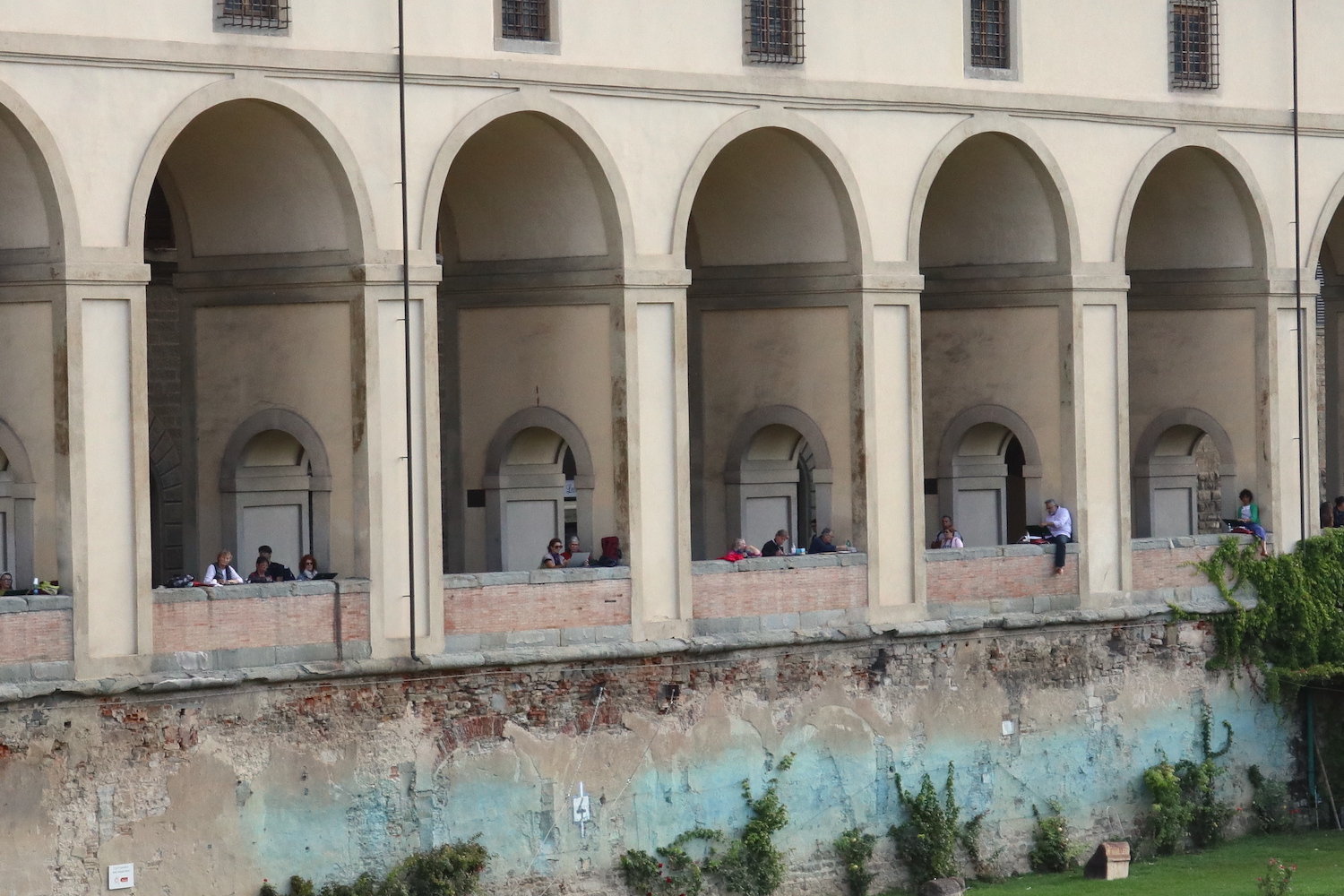 Les stagiaires en plein travail au Ponte Vecchio