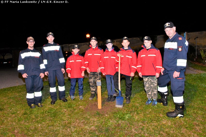 Baumpflanzaktion Feuerwehrjugend