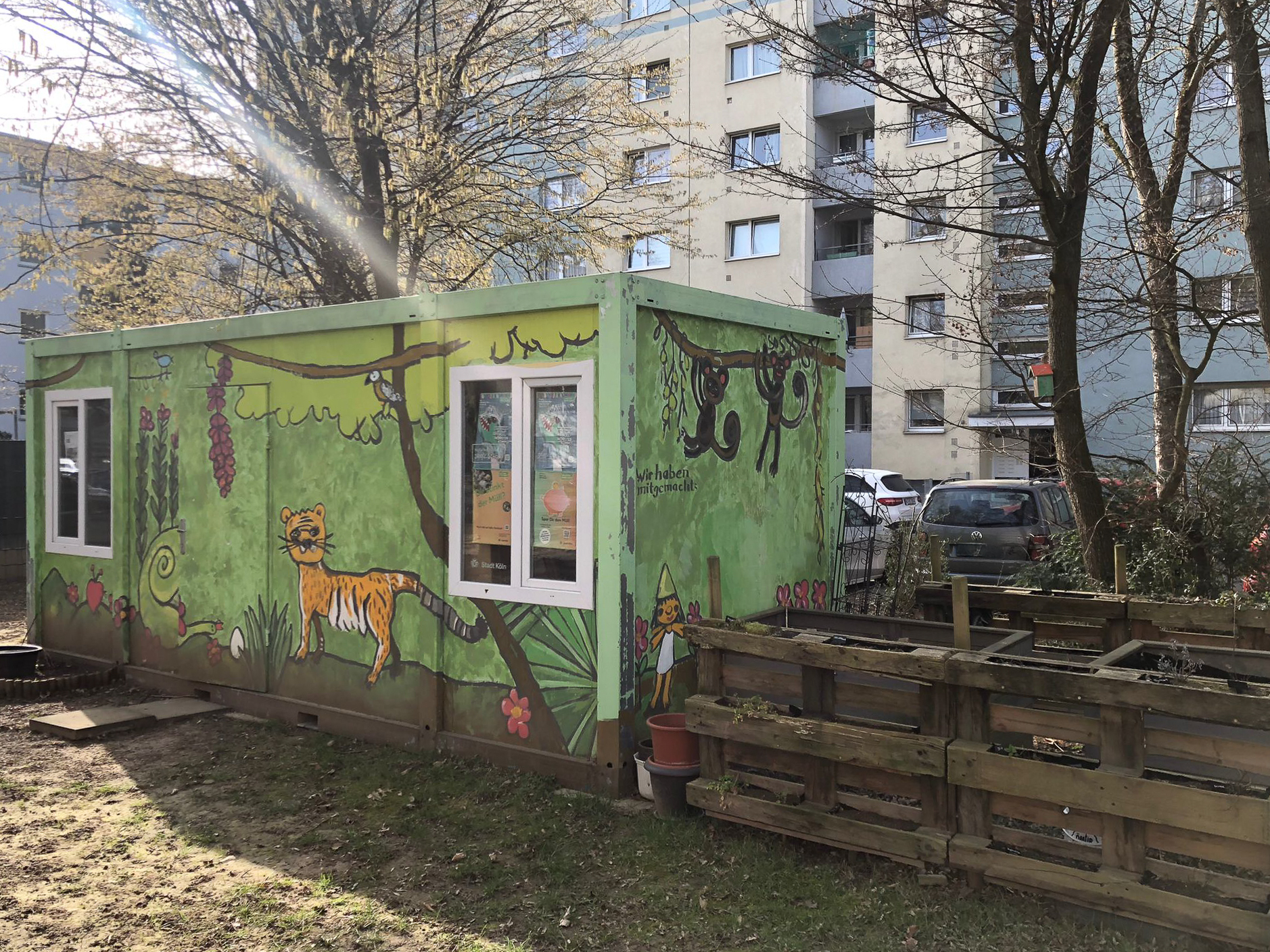 Februar 2026: Container Frontalansicht