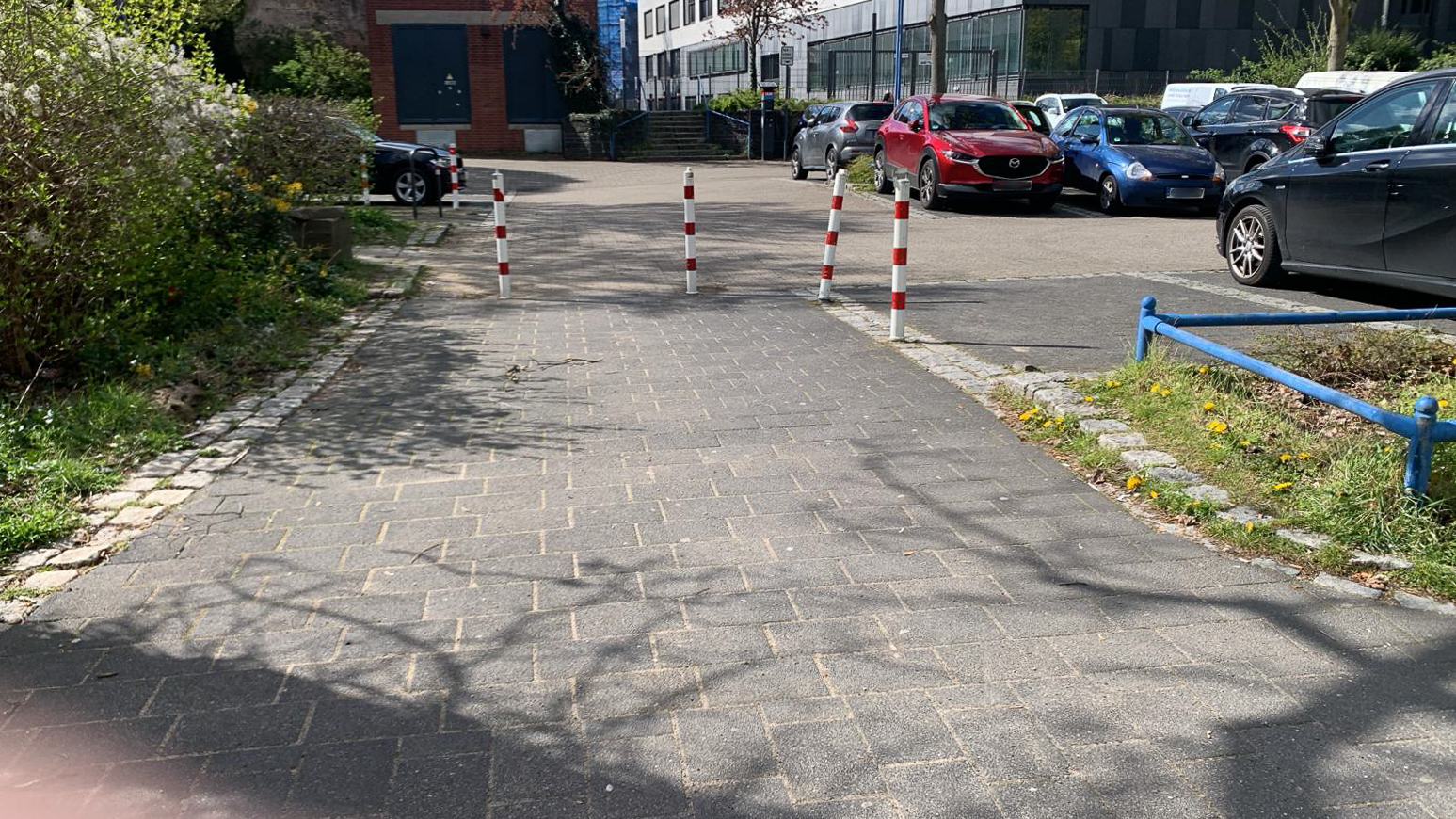 März 2026: Parkplatz und Fahrradnadeln