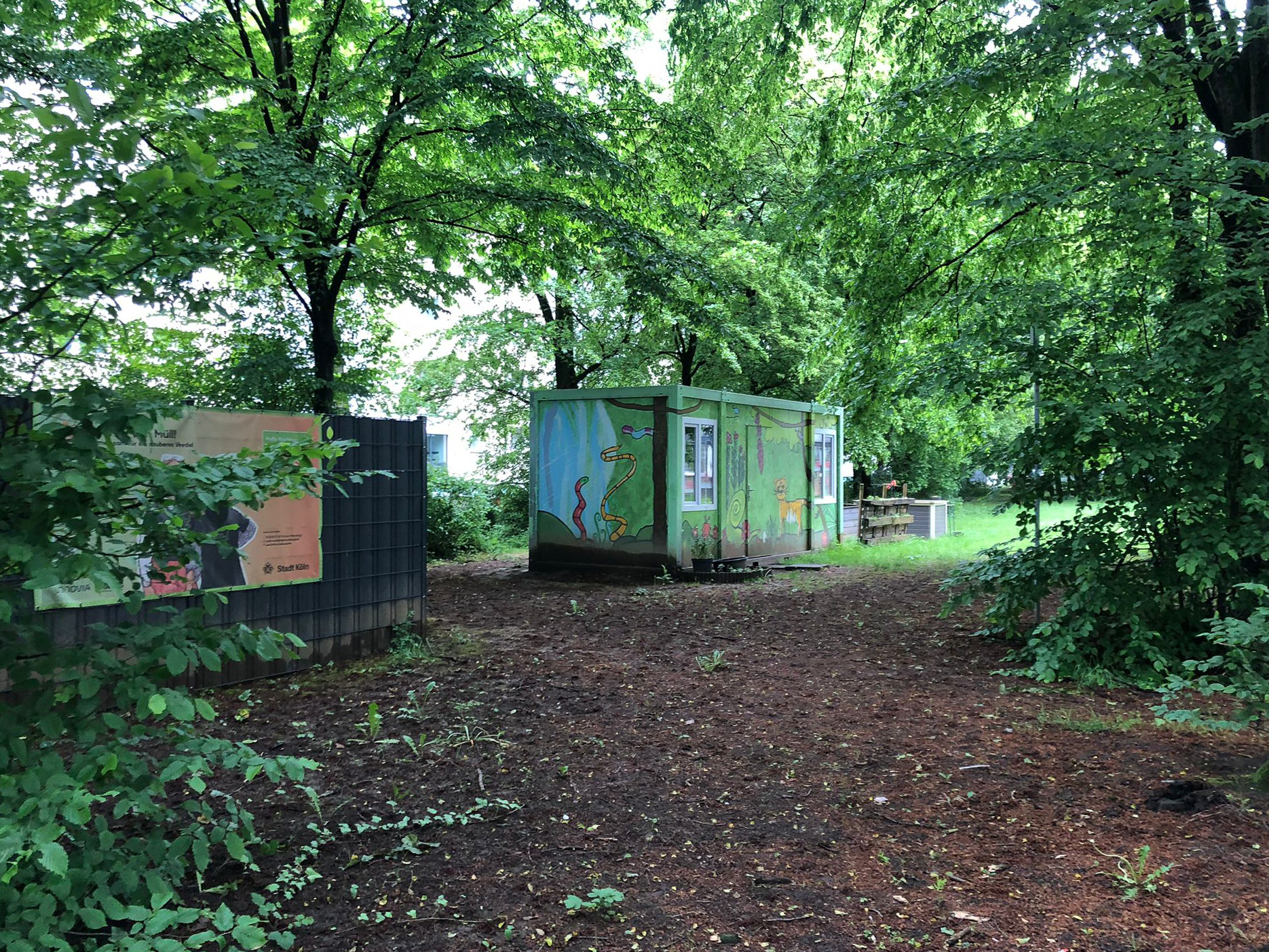April 2026: Seitenansicht Container