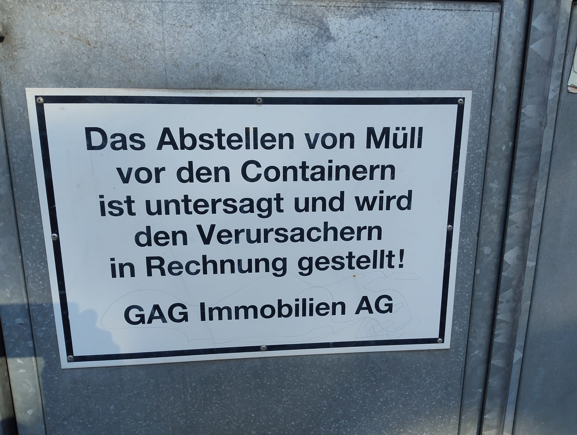 Oktober 2025: Neues Schild am Müllplatz Steubenstraße
