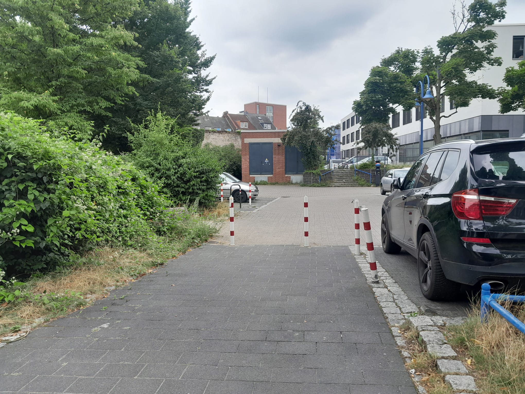 Juli 2025: Blick auf Fahrradnadeln und Parkplätze