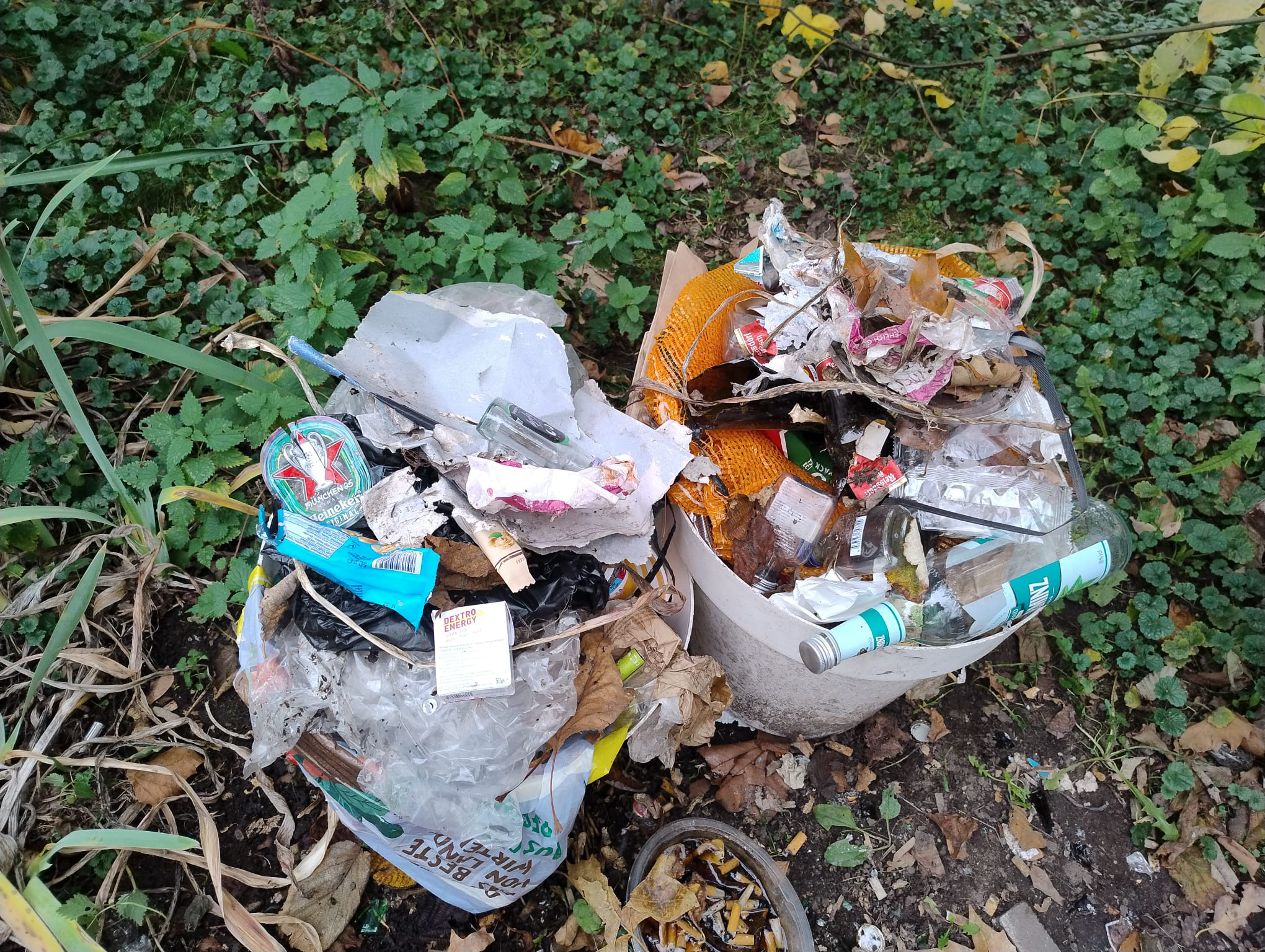 Oktober 2025: Wilder Müll im Vitalisgärtchen