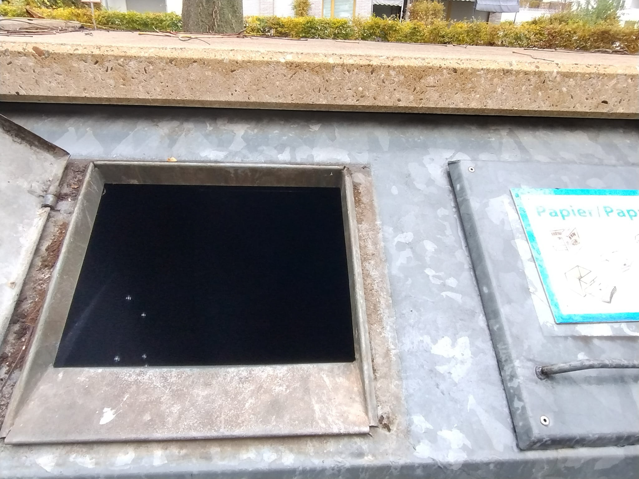 Oktober 2025: Blick in den Müllschacht