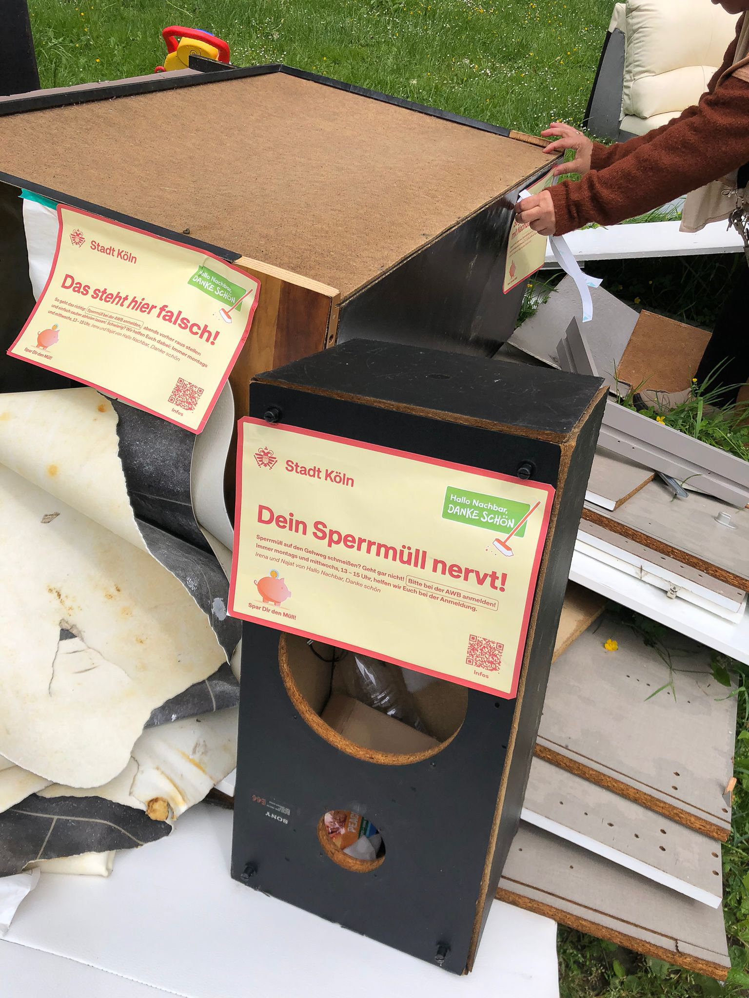 Mai 2026: Wilder Sperrmüll am Ludwig-Quidde-Platz