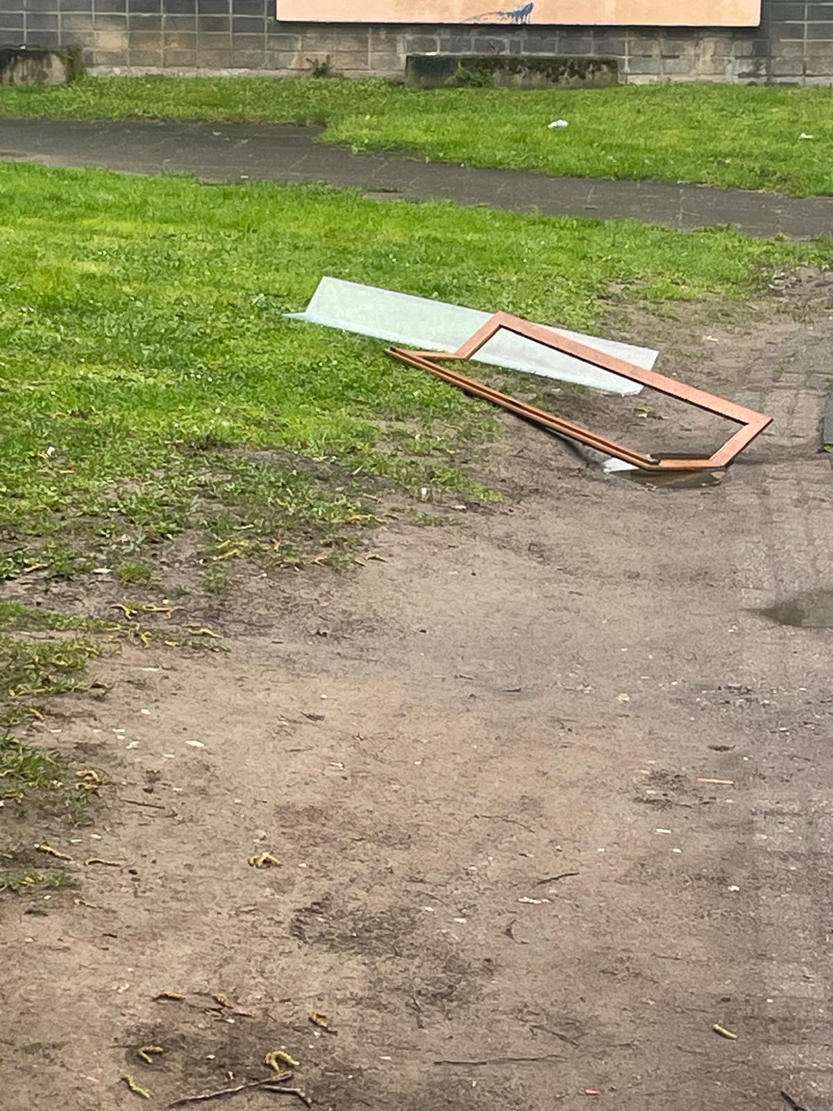 März 2026: Wilder Sperrmüll am Ludwig-Quidde-Platz