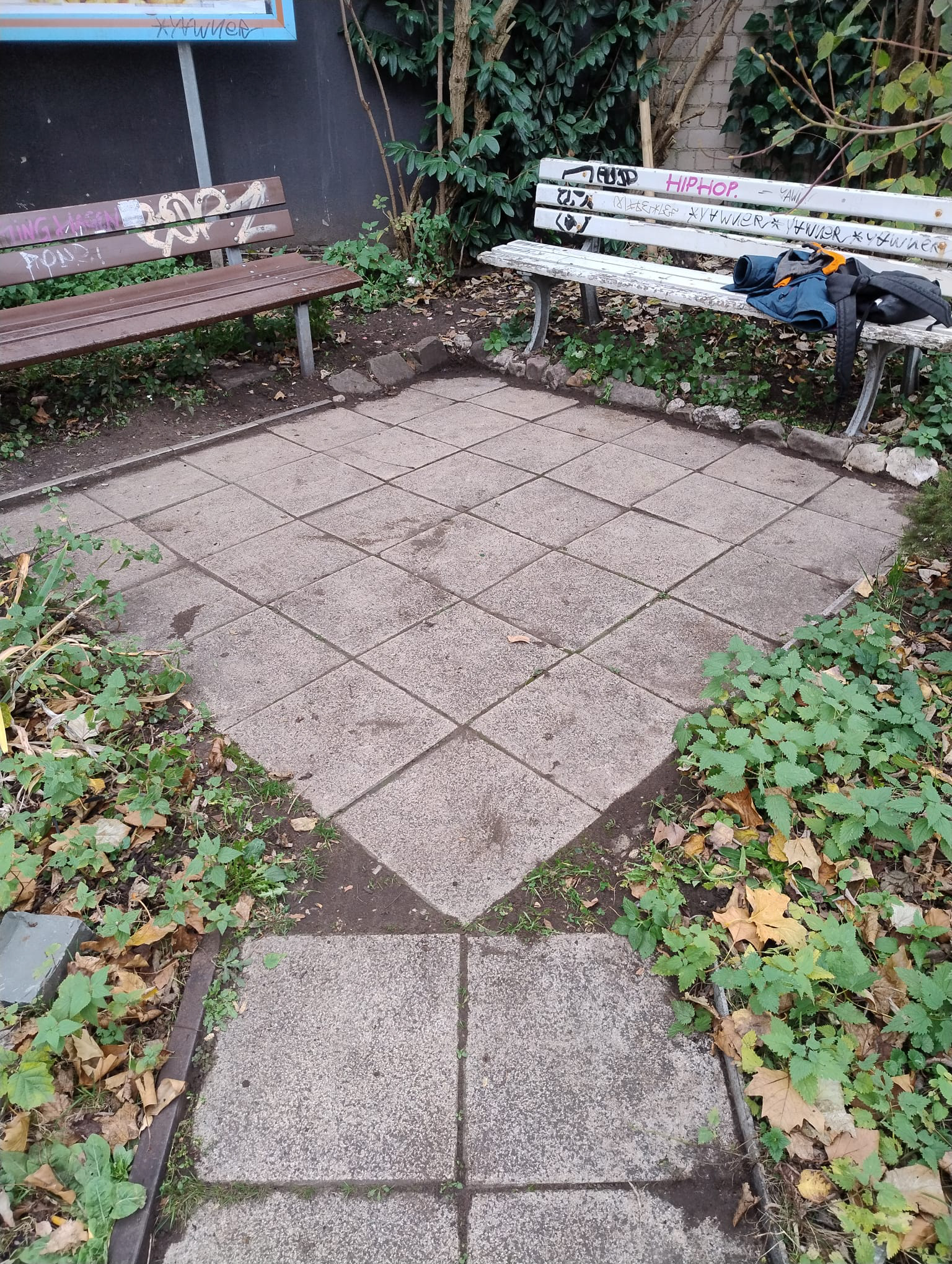 Oktober 2025: Sitzbank im Vitalisgärtchen