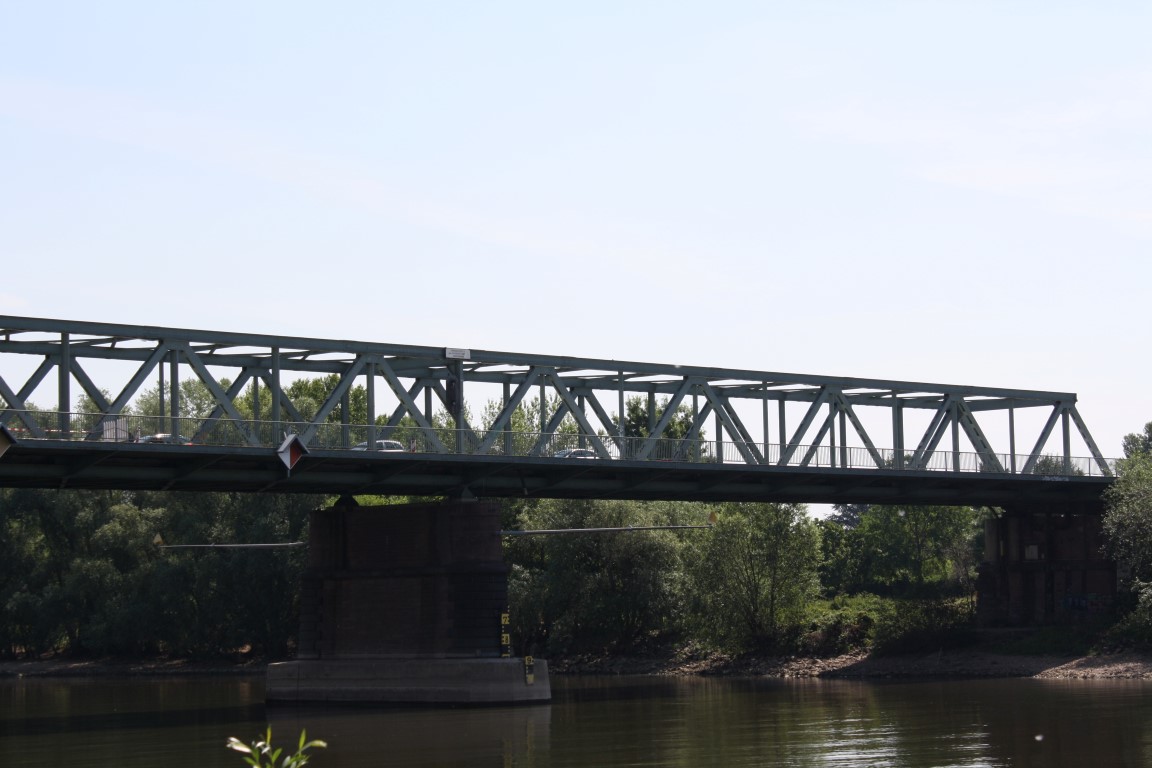 Die Vorlage war die Mainbrücke zwischen Kostheim und Gustavsburg