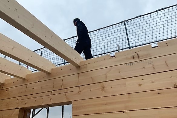 Zwischendecke wird nach Statik montiert 